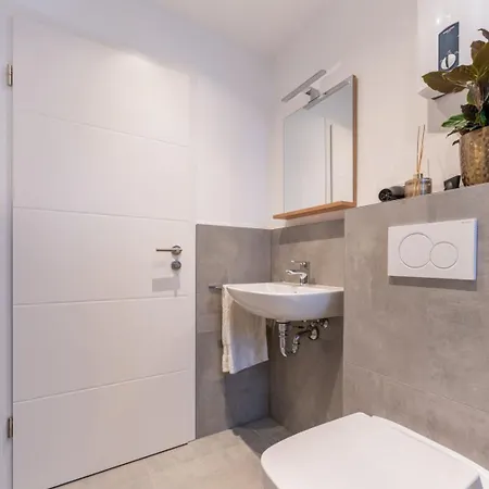Modernes Augusta Am Rhein, Vollausgestattet, Ruhig Und Verkehrsguenstig Gelegen Apartament
