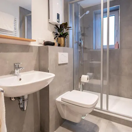 Modernes Augusta Am Rhein, Vollausgestattet, Ruhig Und Verkehrsgünstig Gelegen Coblenza