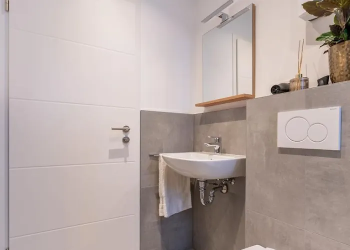 Modernes Augusta Am Rhein, Vollausgestattet, Ruhig Und Verkehrsgünstig Gelegen Apartamento