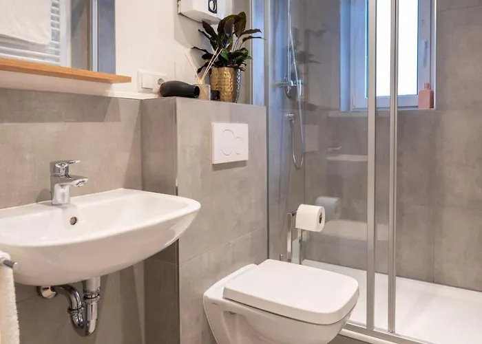 Modernes Augusta Am Rhein, Vollausgestattet, Ruhig Und Verkehrsgünstig Gelegen Coblenza