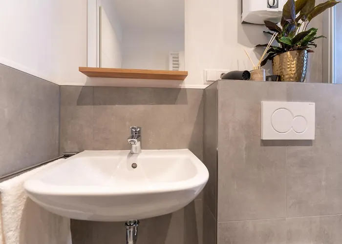 Apartamento Modernes Augusta Am Rhein, Vollausgestattet, Ruhig Und Verkehrsgünstig Gelegen